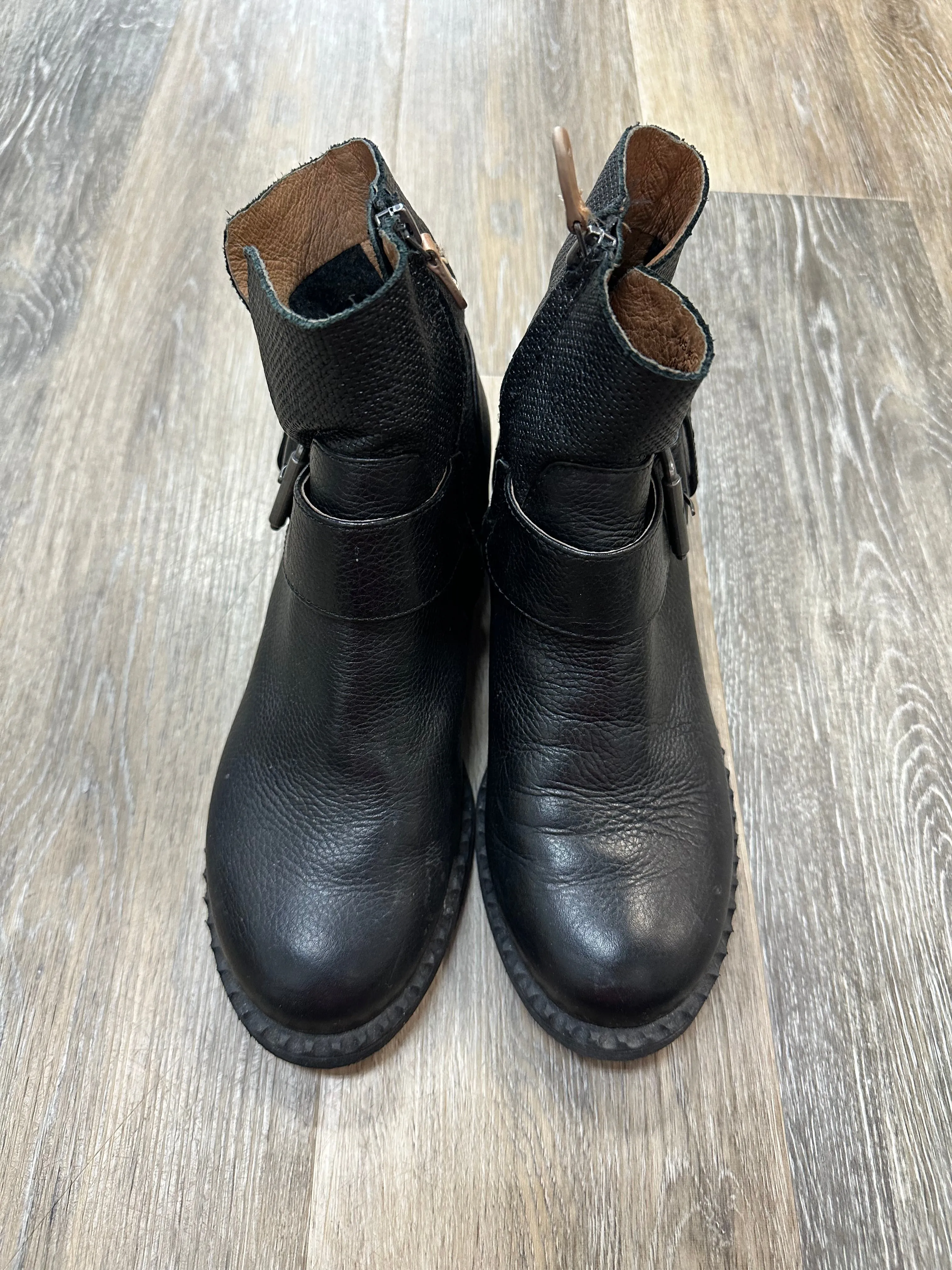 Boots Ankle Flats By Gentle Souls In Black, Size: 7