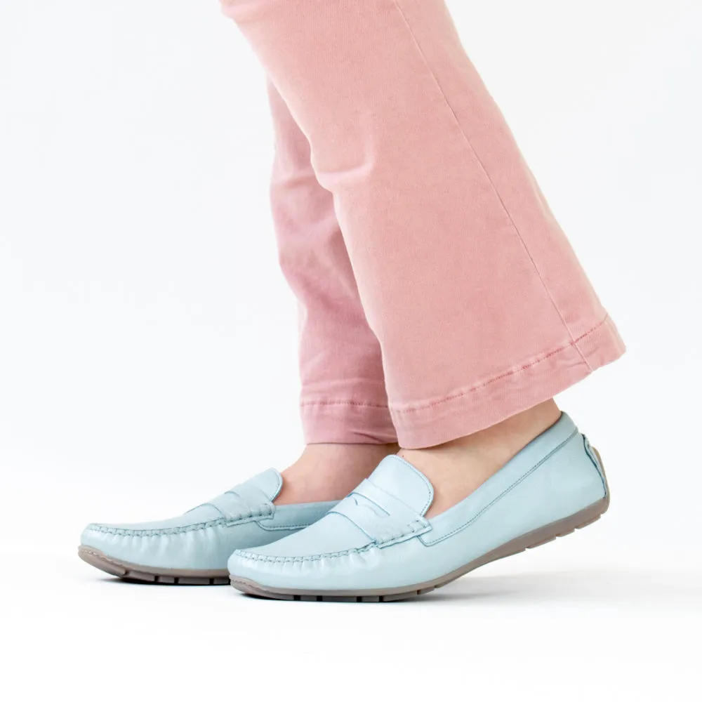 Carmona 700 Sky Leather