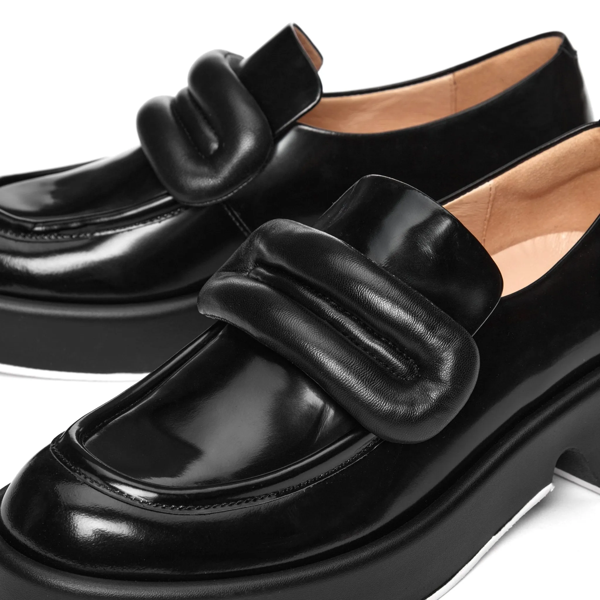 Down Padded Uppers Non-Edged Loafers Black