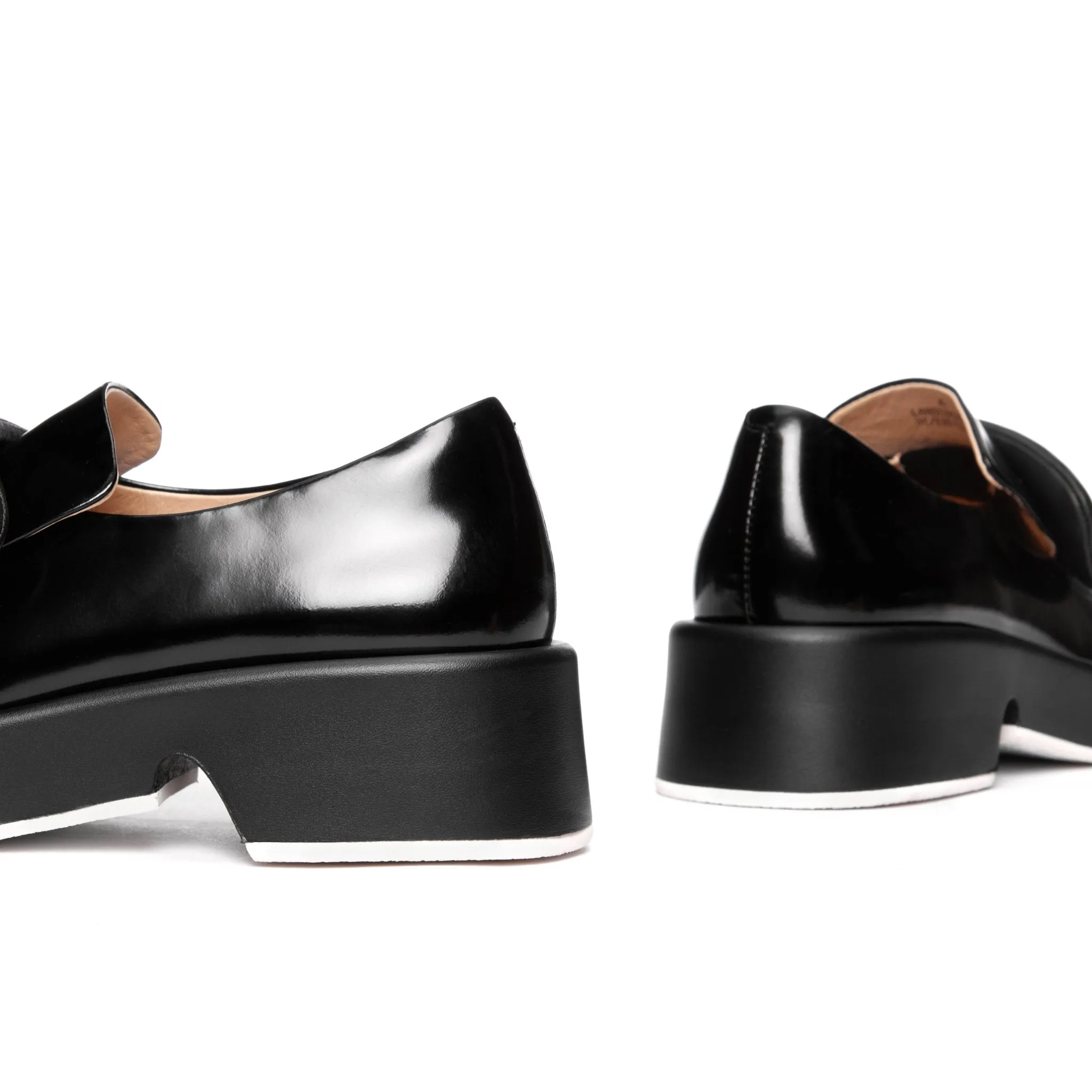 Down Padded Uppers Non-Edged Loafers Black