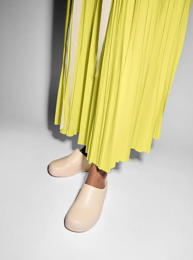 Fitflop Shuv x Roksanda Leather Clog Oyster Sand