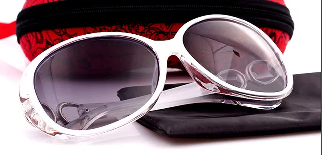 Hot Fashion Polarized Sunglasses for Women in Designer Vintage Style