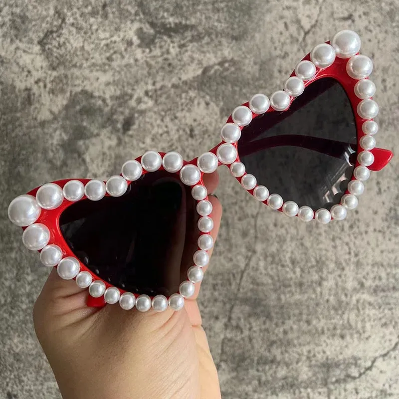 Retro Hip Hop Women's Cat Eye Heart-Shaped Sunglasses with Pearl Decor
