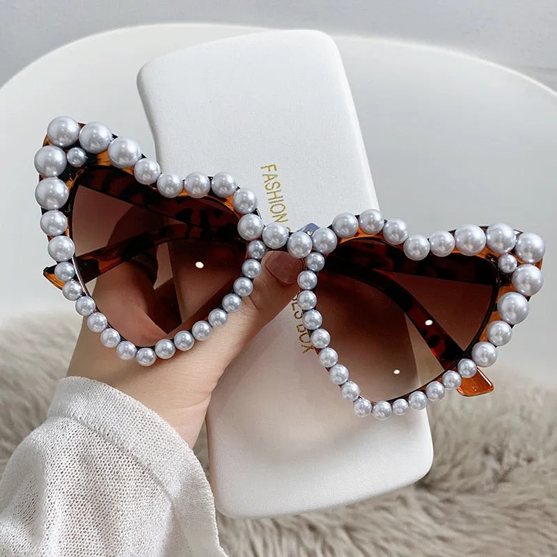 Retro Hip Hop Women's Cat Eye Heart-Shaped Sunglasses with Pearl Decor