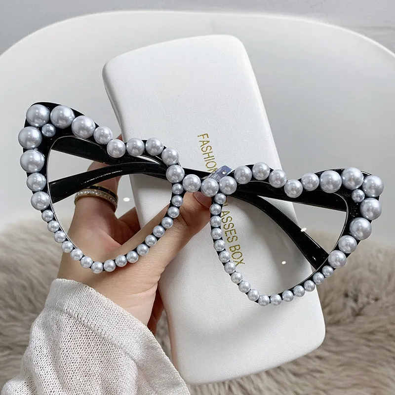 Retro Hip Hop Women's Cat Eye Heart-Shaped Sunglasses with Pearl Decor
