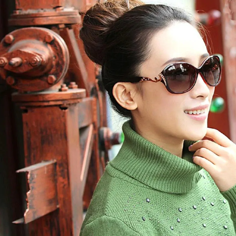 Women's Hot Polarized Fashion Plastic Sunglasses with UV400 Protection